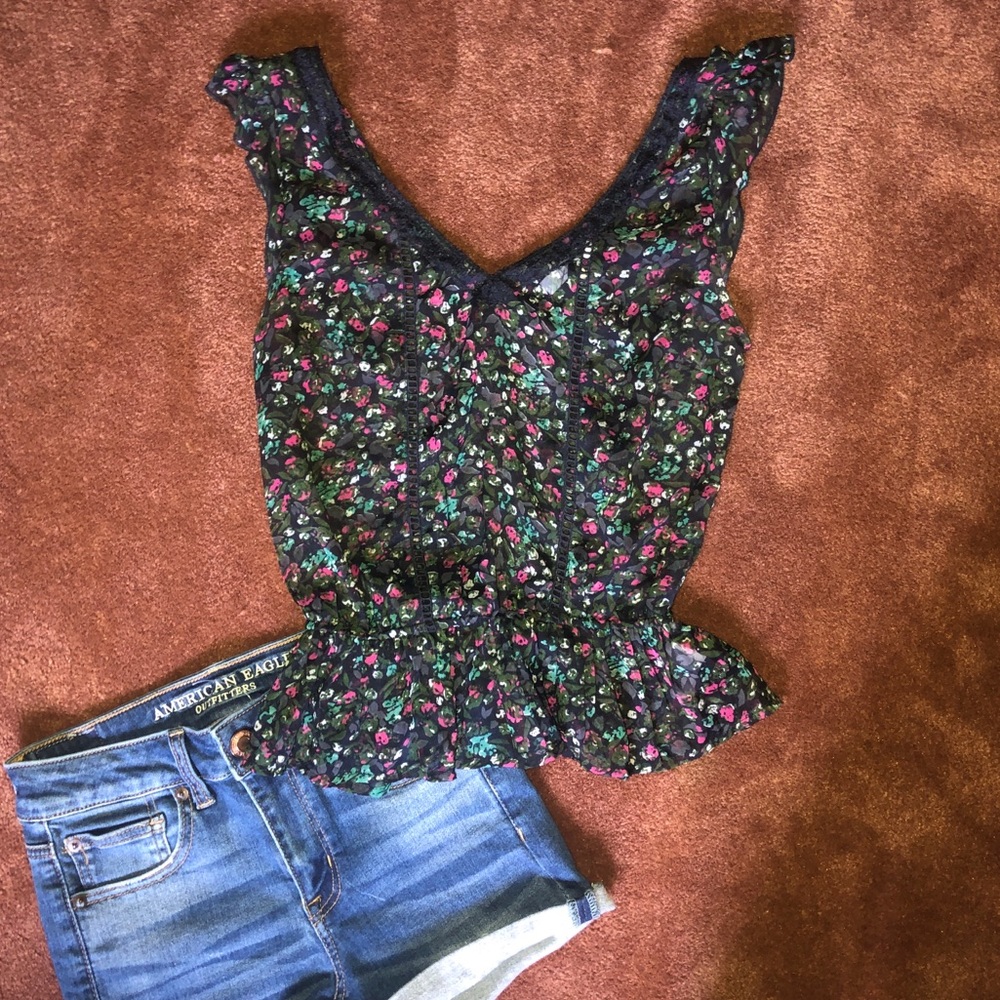 Delia’s floral blouse size XS